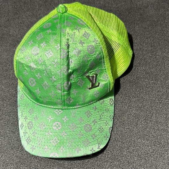 Louis Vuitton Bright Green Monogram Mesh Cap - Picture 15 of 16
